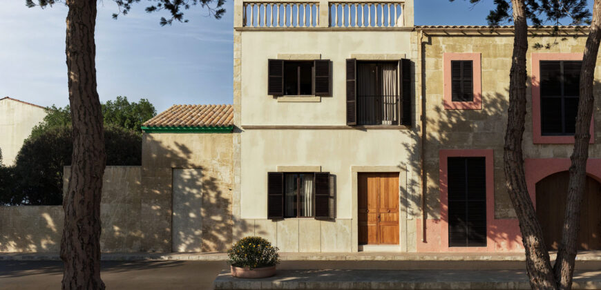 Neubau-Stadthaus mit Patio, Pool und Dachterrasse in Ses Salines
