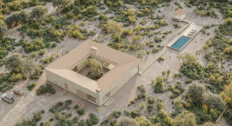 Parcela en venta junto a Ses Salines con proyecto y suministro eléctrico