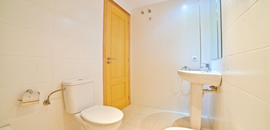 Langzeitmiete in Campos: Moderne 3-Zimmer-Wohnung mit ausgestatteter Küche und hochwertigen Oberflächen