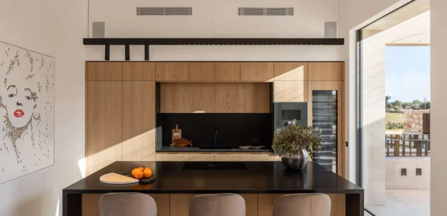 Newly built natural stone country house in Santanyí: Minimalist design and cutting-edge technology