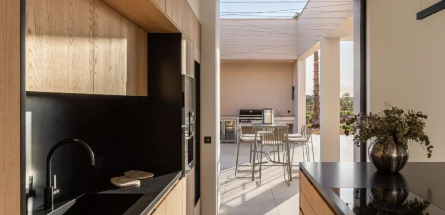 Newly built natural stone country house in Santanyí: Minimalist design and cutting-edge technology