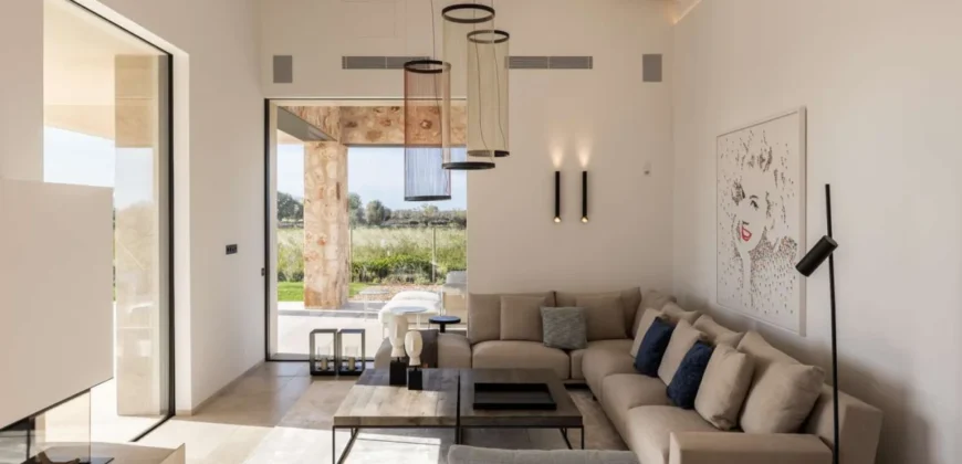 Newly built natural stone country house in Santanyí: Minimalist design and cutting-edge technology