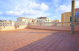 Apartment for rent in Colonia de Sant Jordi: 3 bedrooms, fireplace, and rooftop terrace
