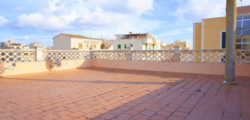 Alquiler de piso en Colonia de Sant Jordi: 3 habitaciones, chimenea y terraza en azotea