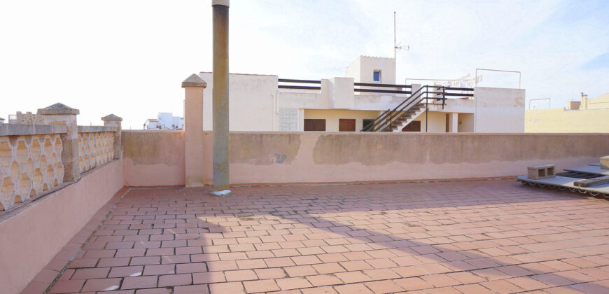Alquiler de piso en Colonia de Sant Jordi: 3 habitaciones, chimenea y terraza en azotea