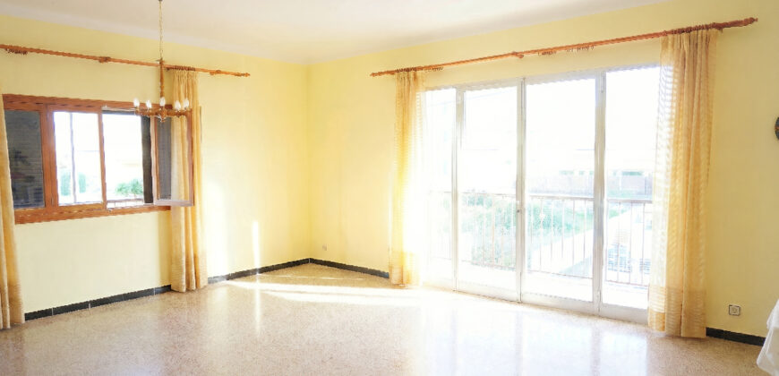 Alquiler de piso en Colonia de Sant Jordi: 3 habitaciones, chimenea y terraza en azotea