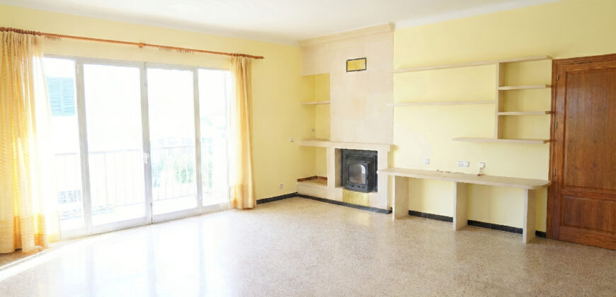 Alquiler de piso en Colonia de Sant Jordi: 3 habitaciones, chimenea y terraza en azotea