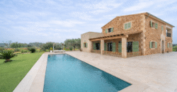 Espectacular Villa de Lujo en Ses Salines: Arquitectura tradicional, interior de diseño y privacidad absoluta