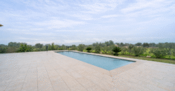 Espectacular Villa de Lujo en Ses Salines: Arquitectura tradicional, interior de diseño y privacidad absoluta