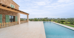 Espectacular Villa de Lujo en Ses Salines: Arquitectura tradicional, interior de diseño y privacidad absoluta