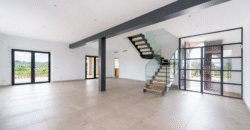 Espectacular Villa de Lujo en Ses Salines: Arquitectura tradicional, interior de diseño y privacidad absoluta