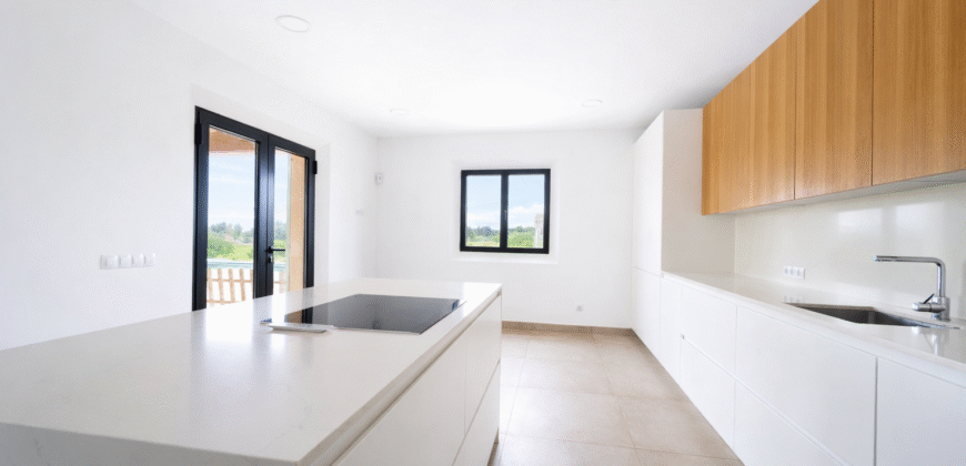 Espectacular Villa de Lujo en Ses Salines: Arquitectura tradicional, interior de diseño y privacidad absoluta