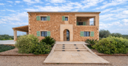 Espectacular Villa de Lujo en Ses Salines: Arquitectura tradicional, interior de diseño y privacidad absoluta