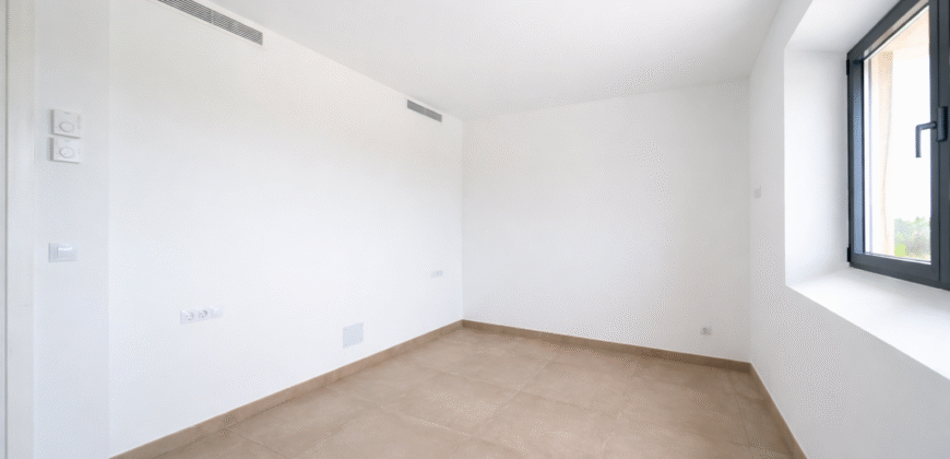 Espectacular Villa de Lujo en Ses Salines: Arquitectura tradicional, interior de diseño y privacidad absoluta