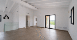 Espectacular Villa de Lujo en Ses Salines: Arquitectura tradicional, interior de diseño y privacidad absoluta