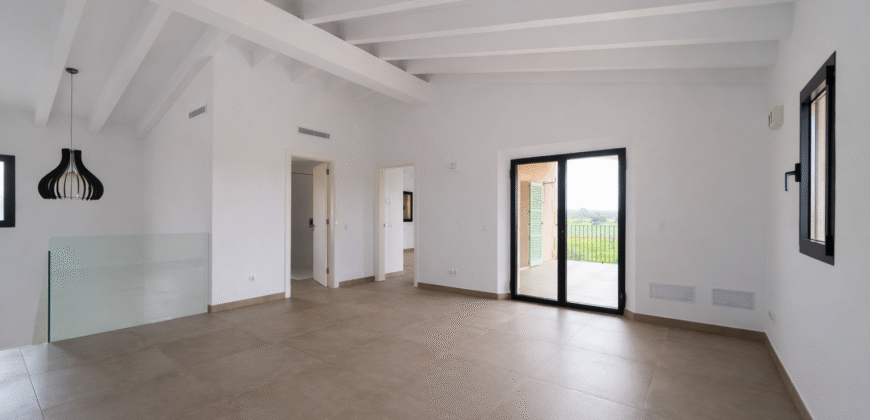 Espectacular Villa de Lujo en Ses Salines: Arquitectura tradicional, interior de diseño y privacidad absoluta