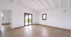 Espectacular Villa de Lujo en Ses Salines: Arquitectura tradicional, interior de diseño y privacidad absoluta