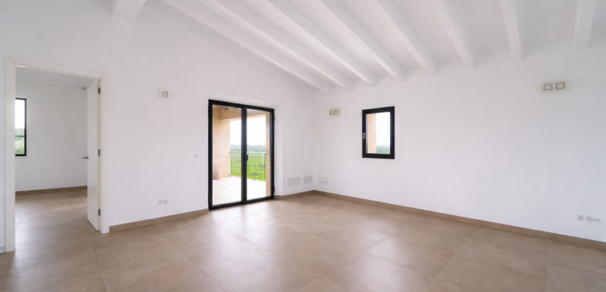 Espectacular Villa de Lujo en Ses Salines: Arquitectura tradicional, interior de diseño y privacidad absoluta