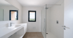 Espectacular Villa de Lujo en Ses Salines: Arquitectura tradicional, interior de diseño y privacidad absoluta