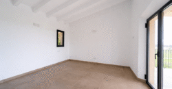 Espectacular Villa de Lujo en Ses Salines: Arquitectura tradicional, interior de diseño y privacidad absoluta