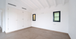 Espectacular Villa de Lujo en Ses Salines: Arquitectura tradicional, interior de diseño y privacidad absoluta