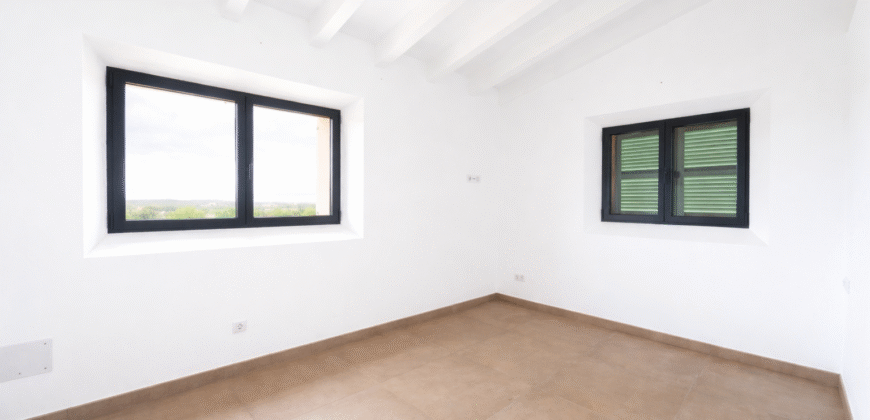 Espectacular Villa de Lujo en Ses Salines: Arquitectura tradicional, interior de diseño y privacidad absoluta