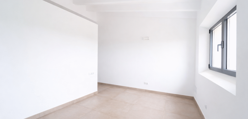 Espectacular Villa de Lujo en Ses Salines: Arquitectura tradicional, interior de diseño y privacidad absoluta