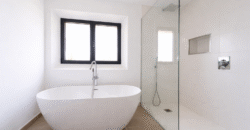 Espectacular Villa de Lujo en Ses Salines: Arquitectura tradicional, interior de diseño y privacidad absoluta