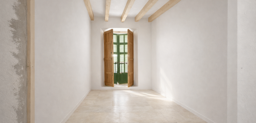 Alquiler de casa de pueblo de diseño en Santanyí: Renovada, con garaje y ascensor junto a la Plaza Mayor