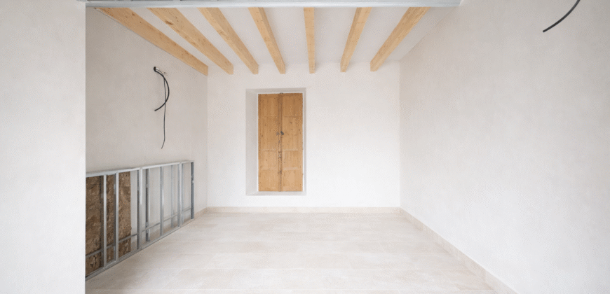 Alquiler de casa de pueblo de diseño en Santanyí: Renovada, con garaje y ascensor junto a la Plaza Mayor