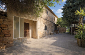 Unique Opportunity in Ses Salines: Historic townhouse for renovation with a massive 831 sqm plot and dual street access