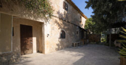 Einzigartige Gelegenheit in Ses Salines: Historisches Dorfhaus zur Renovierung mit riesigem 831 m² Grundstück und Zugang von zwei Straßen