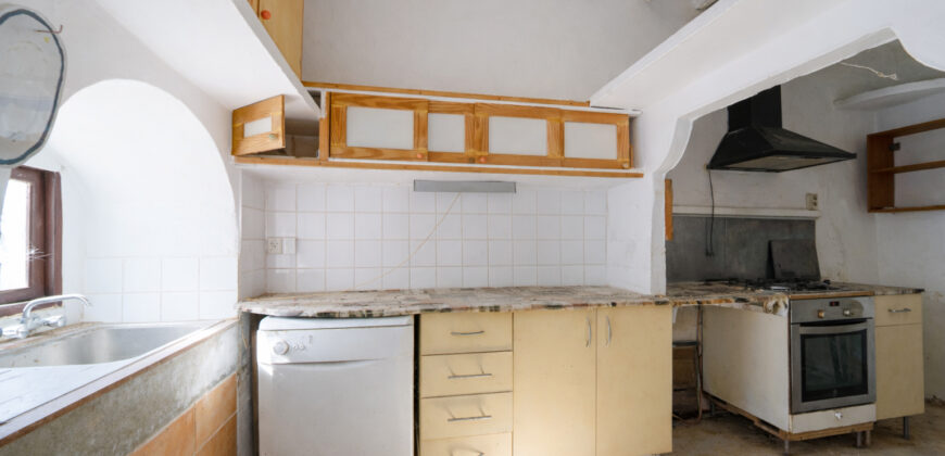 Einzigartige Gelegenheit in Ses Salines: Historisches Dorfhaus zur Renovierung mit riesigem 831 m² Grundstück und Zugang von zwei Straßen