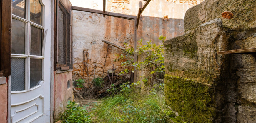 Einzigartige Gelegenheit in Ses Salines: Historisches Dorfhaus zur Renovierung mit riesigem 831 m² Grundstück und Zugang von zwei Straßen