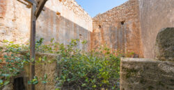 Einzigartige Gelegenheit in Ses Salines: Historisches Dorfhaus zur Renovierung mit riesigem 831 m² Grundstück und Zugang von zwei Straßen