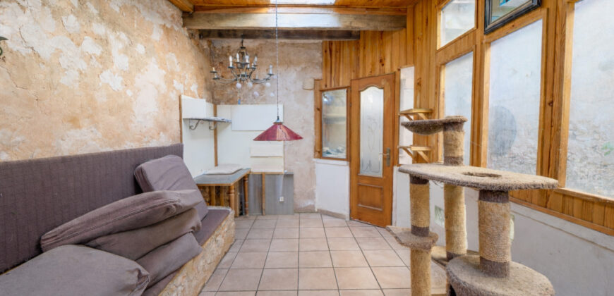 Einzigartige Gelegenheit in Ses Salines: Historisches Dorfhaus zur Renovierung mit riesigem 831 m² Grundstück und Zugang von zwei Straßen