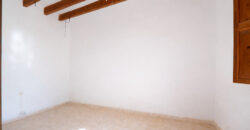 Einzigartige Gelegenheit in Ses Salines: Historisches Dorfhaus zur Renovierung mit riesigem 831 m² Grundstück und Zugang von zwei Straßen