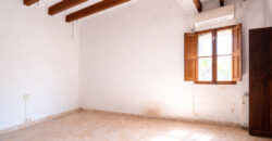 Einzigartige Gelegenheit in Ses Salines: Historisches Dorfhaus zur Renovierung mit riesigem 831 m² Grundstück und Zugang von zwei Straßen