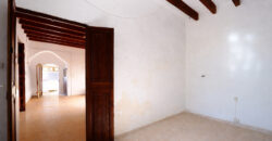 Einzigartige Gelegenheit in Ses Salines: Historisches Dorfhaus zur Renovierung mit riesigem 831 m² Grundstück und Zugang von zwei Straßen