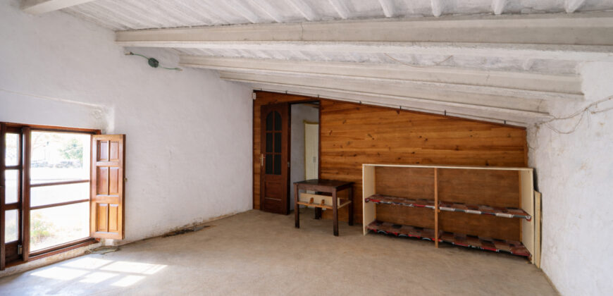 Einzigartige Gelegenheit in Ses Salines: Historisches Dorfhaus zur Renovierung mit riesigem 831 m² Grundstück und Zugang von zwei Straßen