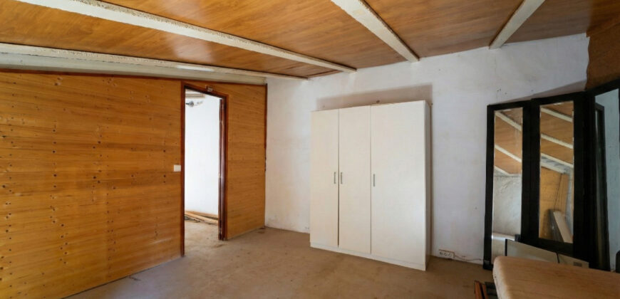 Einzigartige Gelegenheit in Ses Salines: Historisches Dorfhaus zur Renovierung mit riesigem 831 m² Grundstück und Zugang von zwei Straßen