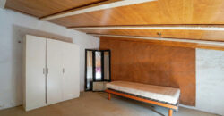 Einzigartige Gelegenheit in Ses Salines: Historisches Dorfhaus zur Renovierung mit riesigem 831 m² Grundstück und Zugang von zwei Straßen