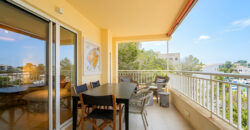 Großzügige Wohnung zum Verkauf mit Terrasse und Meerblick in Portopetro