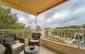 Piso reformado con terraza y vistas al mar en Portopetro