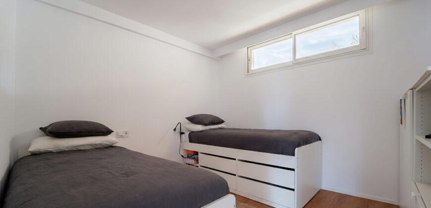 Großzügige Wohnung zum Verkauf mit Terrasse und Meerblick in Portopetro