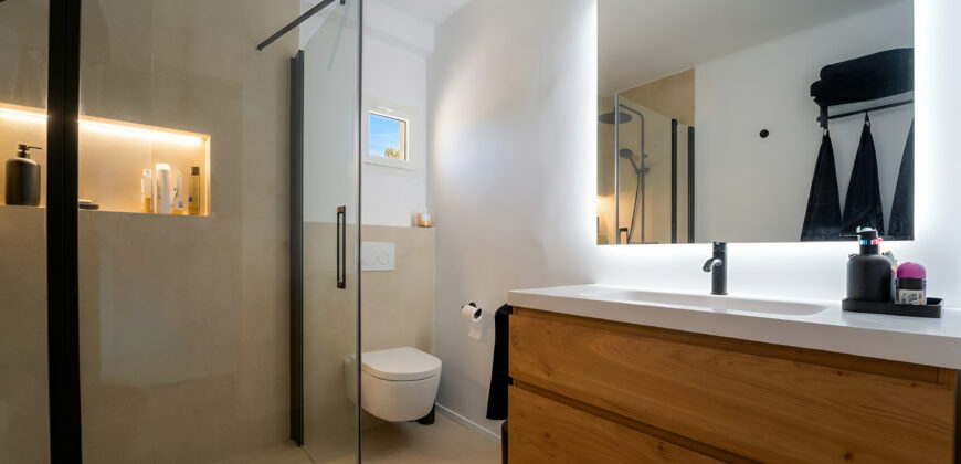 Großzügige Wohnung zum Verkauf mit Terrasse und Meerblick in Portopetro