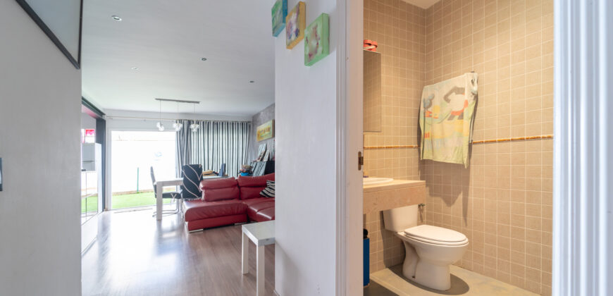 Exclusivo adosado en venta con piscina en una calle tranquila de Ses Salines