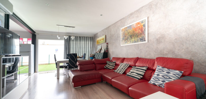 Exclusivo adosado en venta con piscina en una calle tranquila de Ses Salines