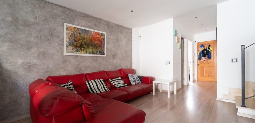 Exclusivo adosado en venta con piscina en una calle tranquila de Ses Salines