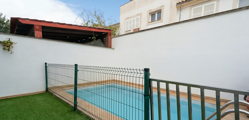 Exclusivo adosado en venta con piscina en una calle tranquila de Ses Salines